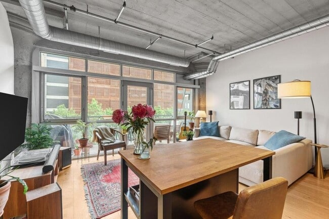 Photo - 748 N 3rd St