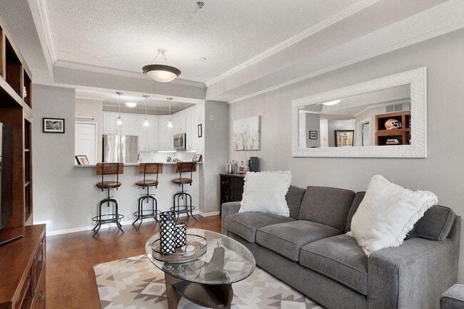 Photo - 645 N 1st St