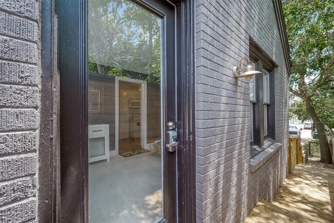 Photo - 415 Fairbanks St Unit Garage