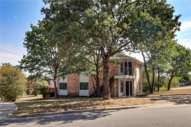 Building Photo - 1201 Autumn Cir Unit B