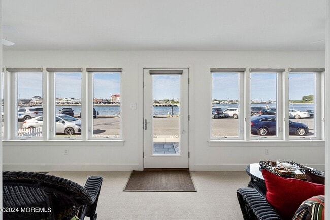 Photo - 556 Riverside Dr