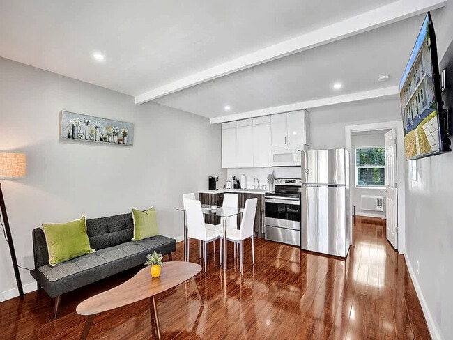 Photo - 906 N Riverside Dr Unit SI ID1503946P