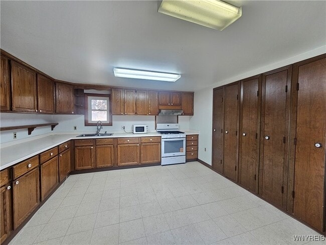 Photo - 1970 Sturgeon Point Rd