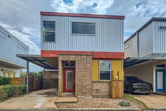 Photo - 126 E Myrtle St