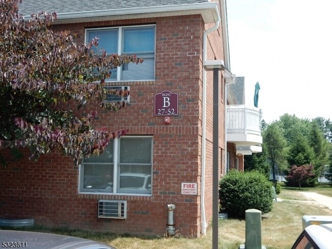 Photo - 28 Jane Dr