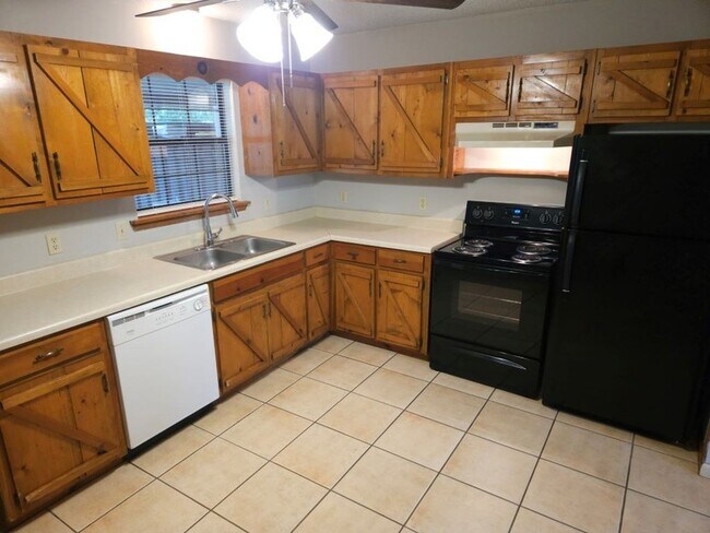 Photo - 340 Creekwood Ct