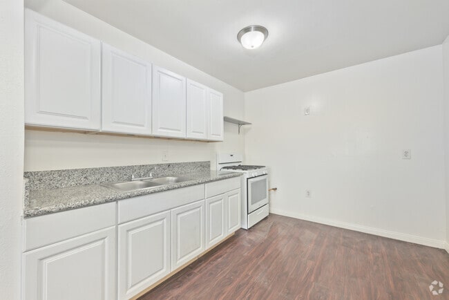 Studio - 620SF - Kitchen - Desert Oasis