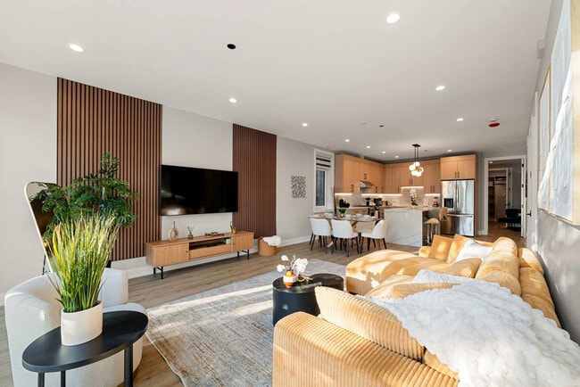 Building Photo - 2344 W Polk St Unit ID1253893P