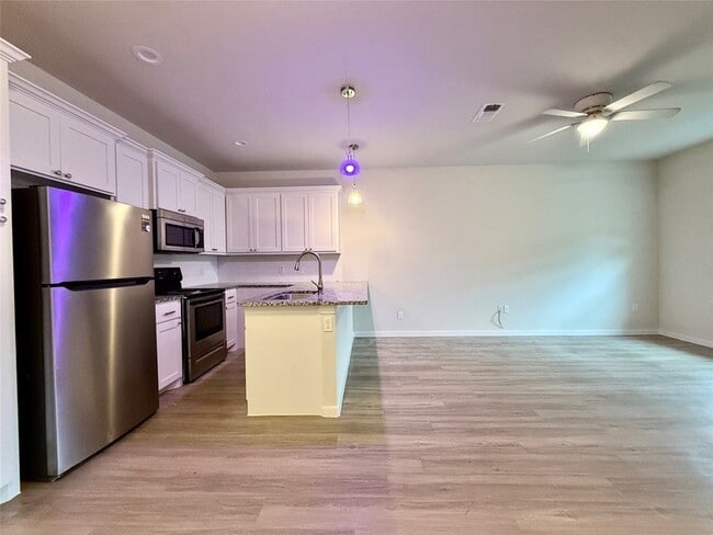 Photo - 2301 N Hickory St