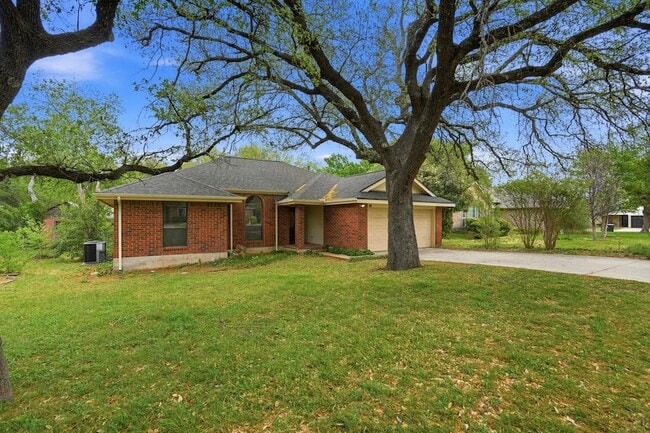 Photo - 306 Woodstone Dr