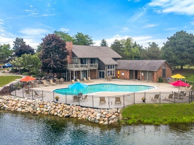 Building Photo - Lancaster Lakes