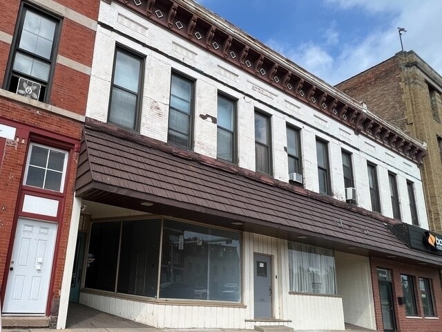 Building Photo - 10 N State St Unit Upper