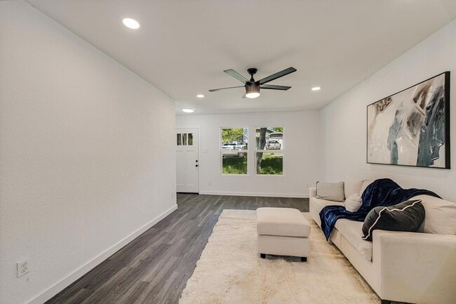 Photo - 6913 Shannon Dr
