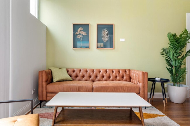 Building Photo - 1243 W Madison St Unit ID1026687P