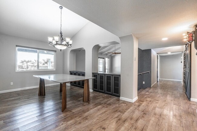 Photo - 1914 E Beck Ln