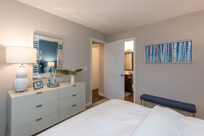 Photo - Wilde Lake Apartments