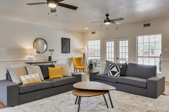 Building Photo - 7701 Ridgeway Ct Unit ID1224132P