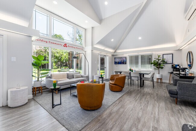 Community Room - The Greens at Columbia Apartments