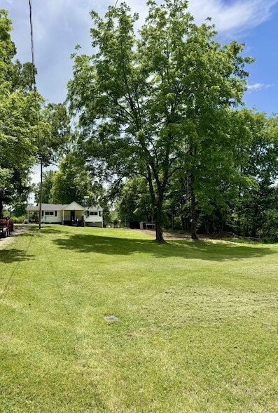 Photo - 206 College St