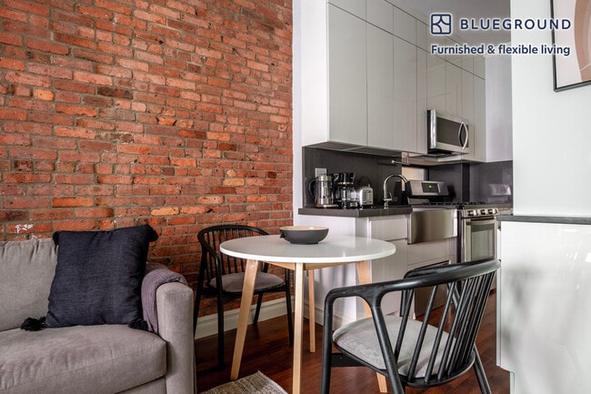 Photo - 95 Perry St Unit FL2-ID1461