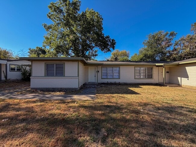 Building Photo - 121 Vandenburg Dr Unit A