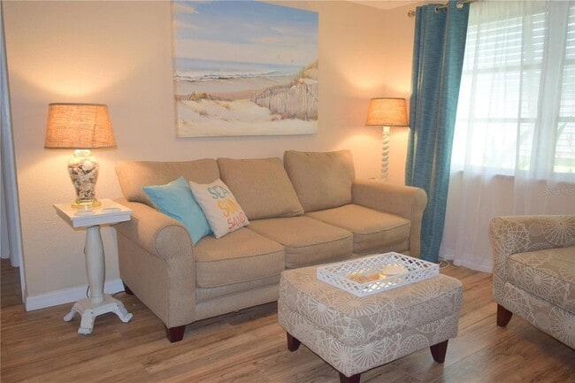 Photo - 140 W Cowles St