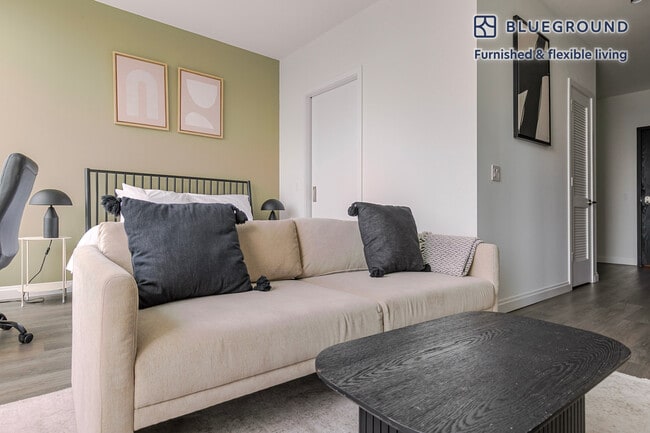 Photo - 1000 S Michigan Ave Unit FL25-ID1349