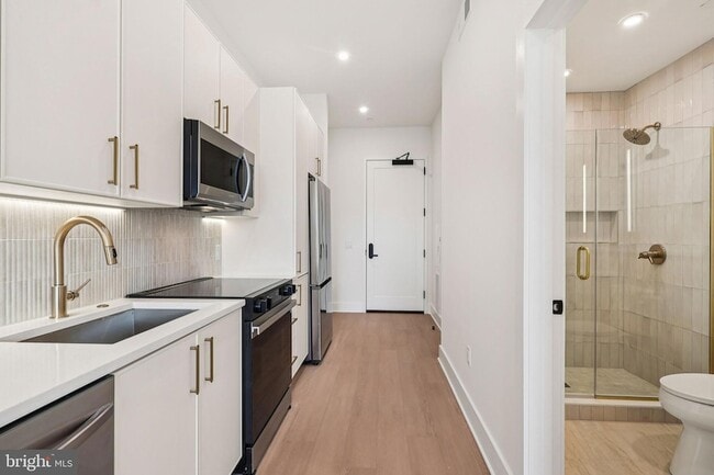 Building Photo - 30 W Allens Ln Unit 307