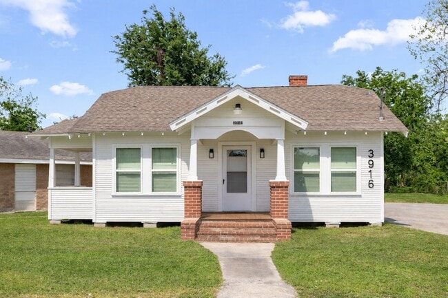 Building Photo - 3916 Kennon St