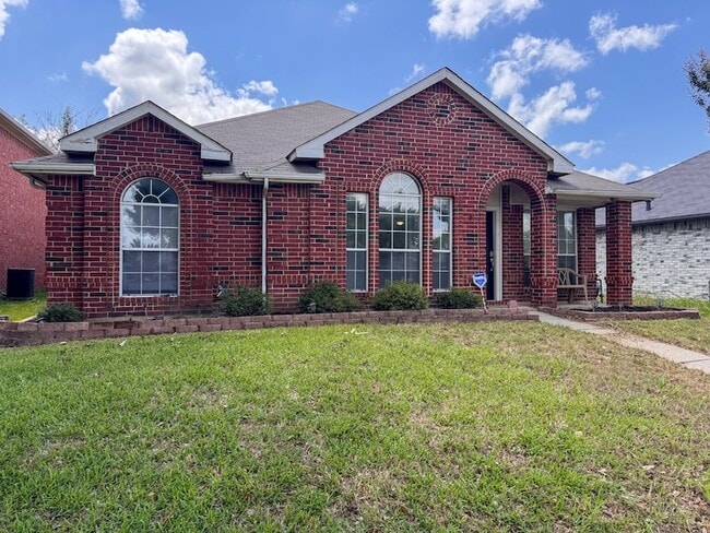 Building Photo - 2201 Silverthorn Ln