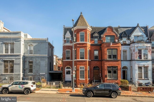 Building Photo - 1135 6th St NW Unit 1