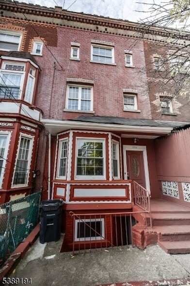 Building Photo - 122 3rd Ave