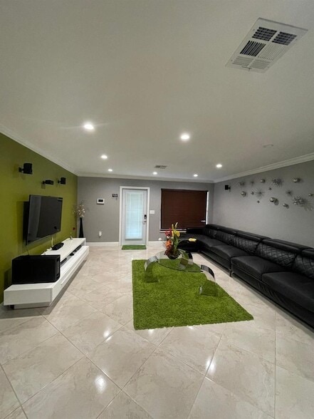 Photo - 584 Vossler Ave