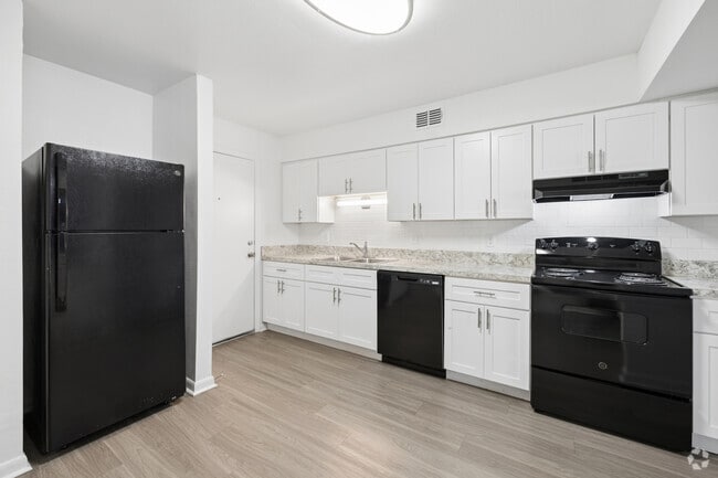 3BR, 2BA - 1,310SF - Kitchen - Mirador at Woodside