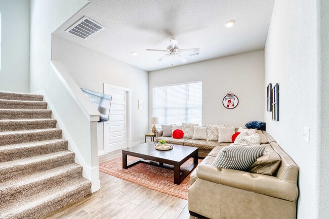 Photo - 909 W Eagle St Unit ID1297036P