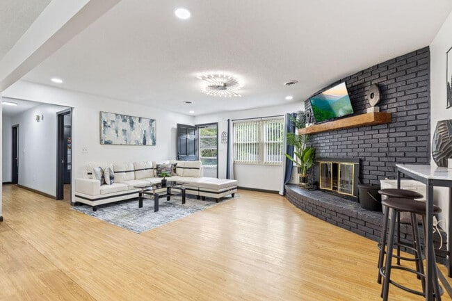 Building Photo - 400 Allensville Rd Unit ID1266320P