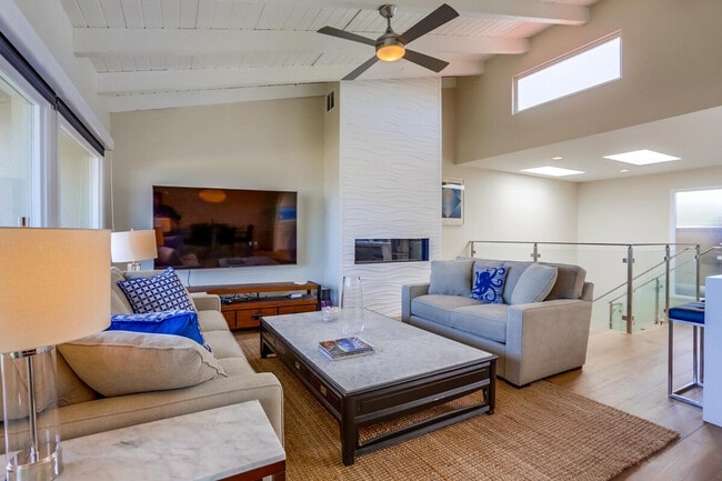 Building Photo - 450 S Sierra Ave Unit SI ID1255604P