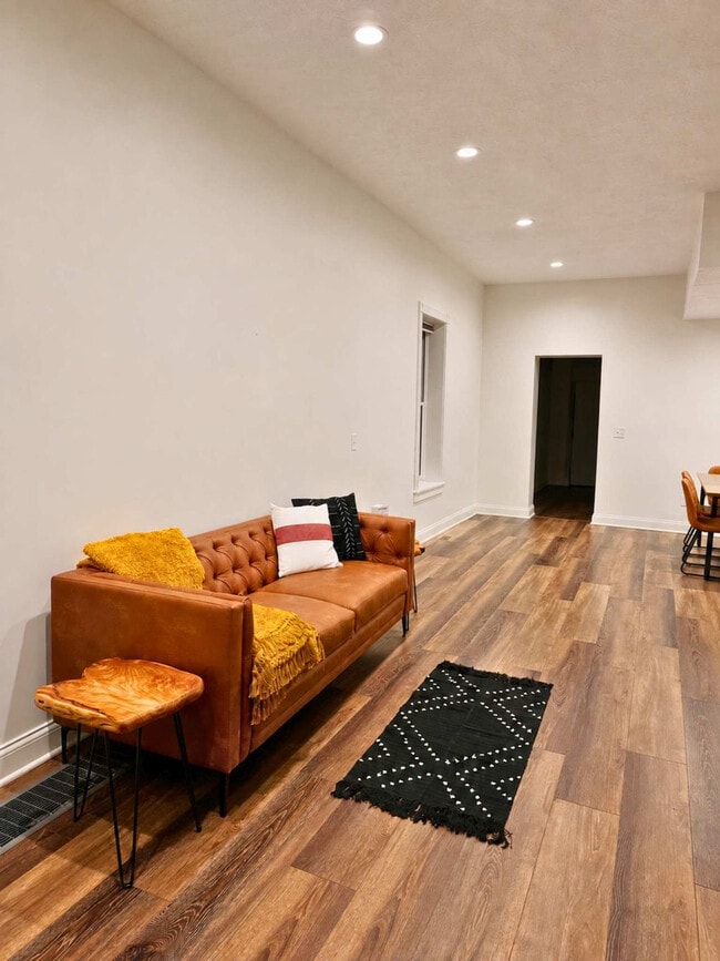 Photo - 65 E Russell St Unit SI ID1601758P