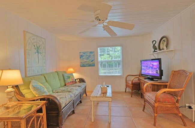 Building Photo - 5302 Avenida Navarra Unit SI ID1629382P