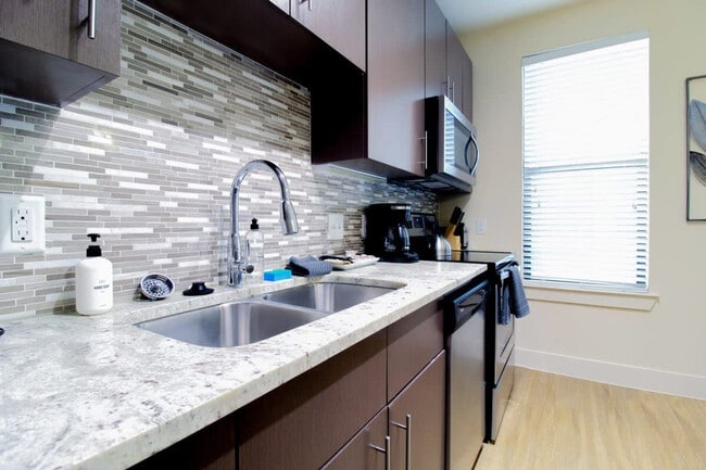 Photo - 1957 Fountain View Dr Unit ID1391603P