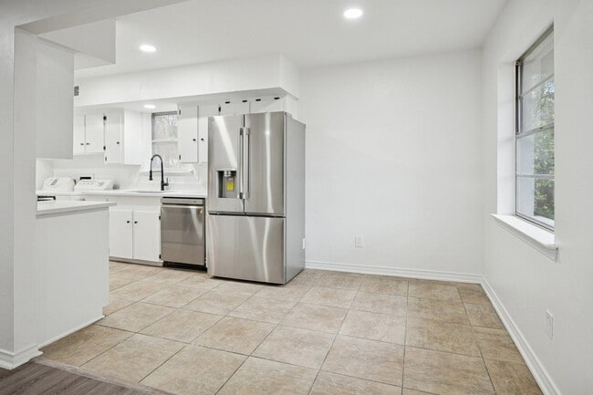 Photo - 7626 Dentcrest Dr Unit 7628