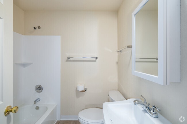 1BR, 1BA - 460SF - Bathroom - Coralaire Apartments