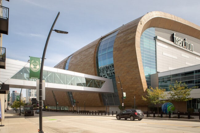 Photo - 550 W Juneau Ave Unit SI ID1379047P