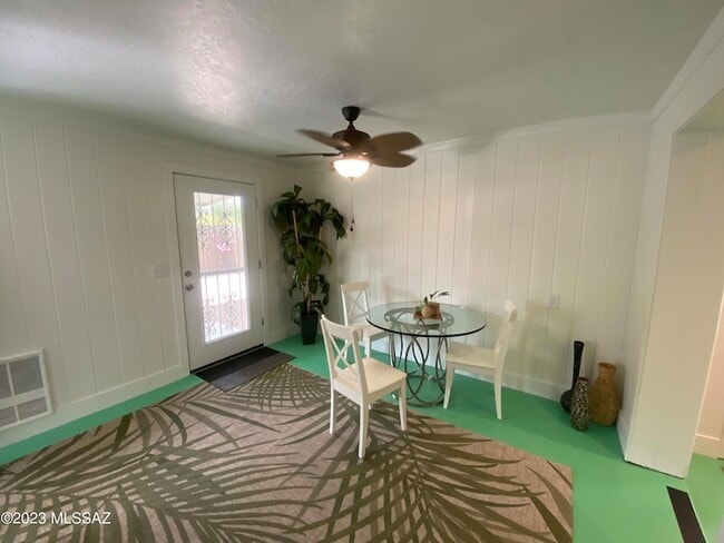 Photo - 2231 N Swan Rd