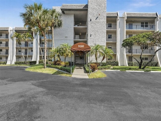 Building Photo - 9340 Lagoon Pl Unit 303