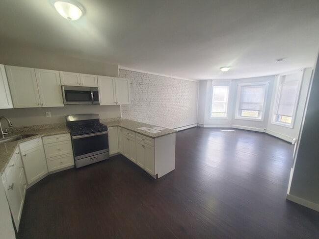 Building Photo - 620 Dudley St Unit 4