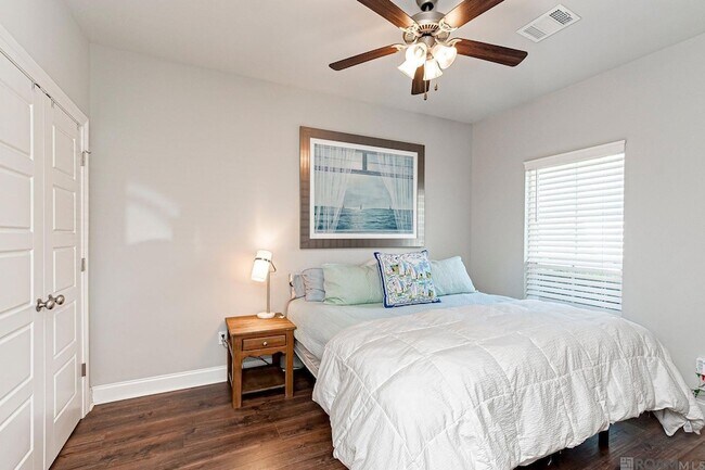 Photo - 8110 Stonelake Ave