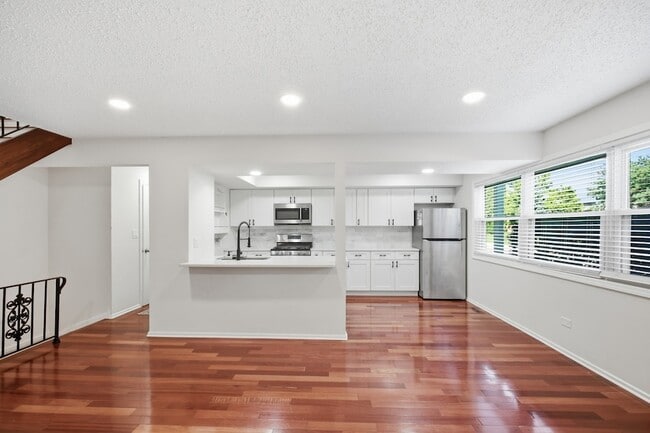 Photo - 1204 W Inverrary Ln