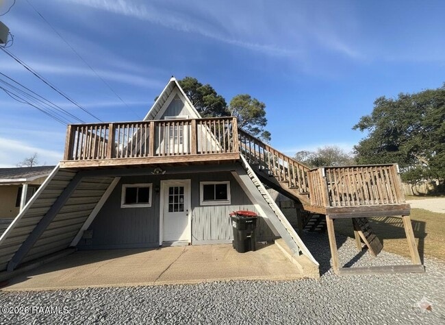 Building Photo - 547 E Pont Des Mouton Rd