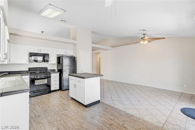 Photo - 5032 Drummond Rd